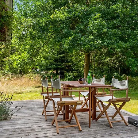 2 Bedroom Beautiful In Casa de Férias *