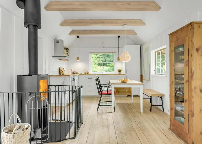 2 Bedroom Beautiful In * Strøby Ladeplads