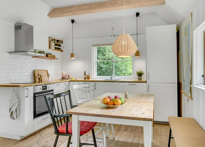 2 Bedroom Beautiful In Strøby Ladeplads
