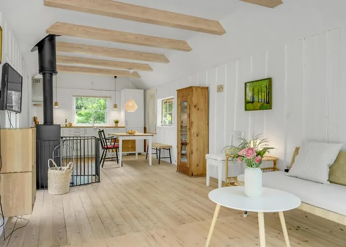 2 Bedroom Beautiful In * Strøby Ladeplads