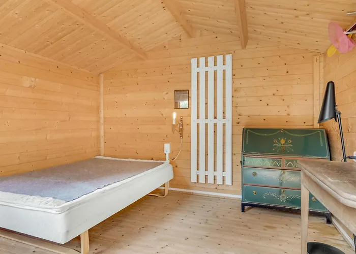 2 Bedroom Beautiful In Casa de Férias